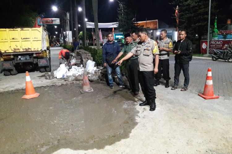 Tersebar video di media sosial yang memperlihatkan cairan diduga lumpur panas keluar dari tanah di salah satu kompleks perumahan di Cipondoh, Tangerang. Pihak kepolisian membantah bahwa cairan yang keluar merupakan lumpur panas. Cairan tersebut hanya lumpur biasa yang ikut keluar setelah petugas PLN melakukan pengeboran dan memasukan pipa ke dalam tanah, Sabtu (29/12/2018).