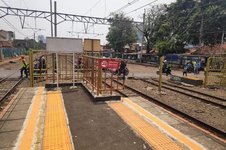 Jalur perlintadan sebidang Stasiun Kemayoran, Jakarta Pusat, Jumat (23/8/2019).