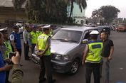 Mobil Dinas Berpelat 'RF' Coba Terobos Ganjil Genap di Tol Cibubur