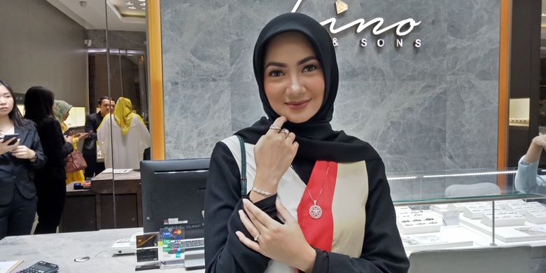 Pembalap tanah air, Diandra Gautama ketika ditemui di outlet Lino & Sons di Trans Studio Mall, Bandung, Jumat (10/5/2019).