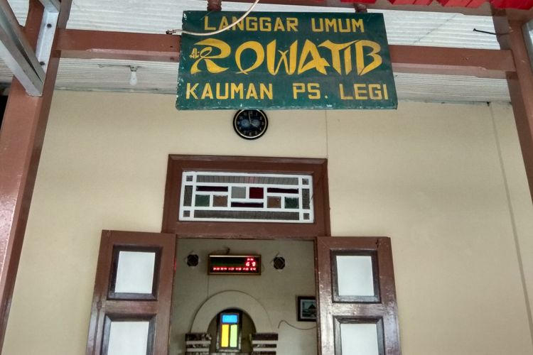 Langgar Rawatib yang ada di Kampung Kauman Mangkunegaran. Langgar ini dibangun pada 1935.