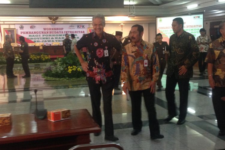 Gubernur Jateng Ganjar Pranowo bersama Wali Kota Surakarta FX Hadi Rudyatmo di Semarang, Kamis (14/12/2017).