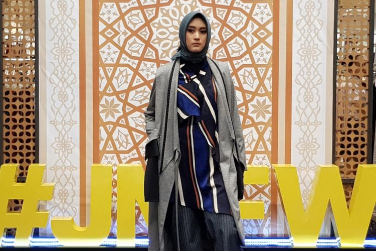 Koleksi Sofie saat trunk show Road to Jakarta Modest Fashion Week 2018 di Metro, Gandaria City, Kamis (7/6/2018).