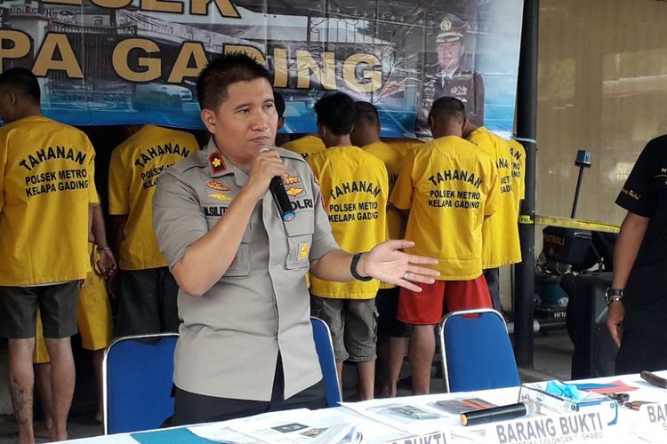 Kapolsek Kelapa Gading Kompol Martua Silitonga dalam konferensi pers di Mapolsek Kelapa Gading, Rabu (1/8/2018).