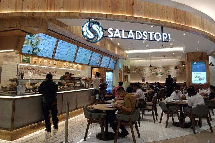 Almond Garden, kreasi salad terbaru dari SaladStop! yang menggunakan dua dressing, yakni raspberry vinaigrette dan honey mustard.