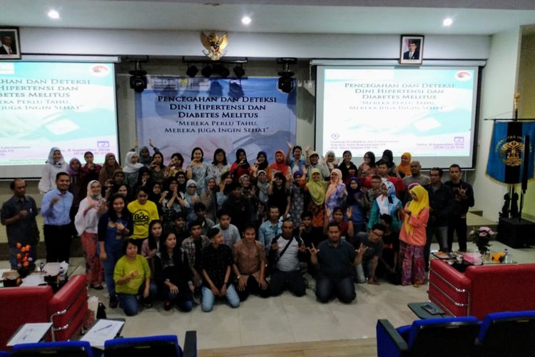 Fakultas Ilmu Keperawatan, Universitas Indonesia, melaksanakan kegiatan Sosialisasi Hipertensi dan Diabetes Mellitus bagi Penyandang Tunarungu, Sabtu (08/09/2018), di Depok. Sekaligus menyambut Hari Tuli Sedunia, Senin (23/09/2018), mereka menyuguhkan edukasi kesehatan melalui sebuah video.