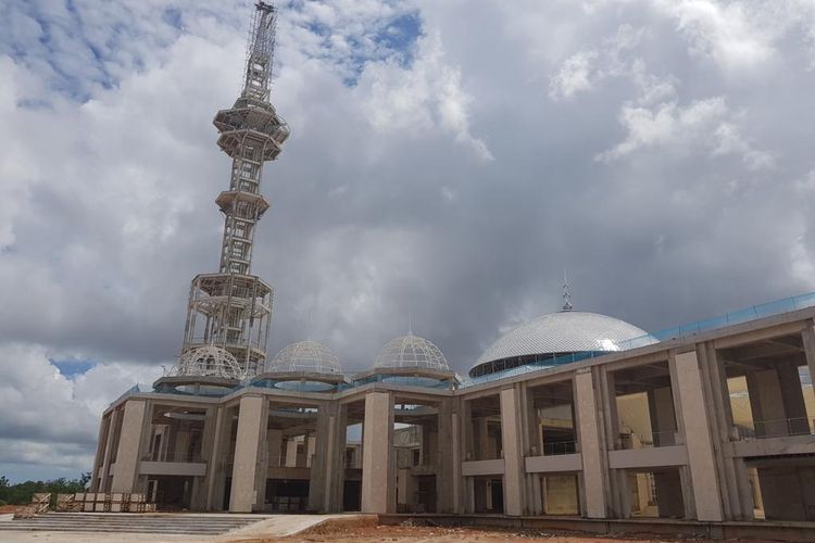 Masyarakat muslim di Batam, Kepulauan Riau tidak lama lagi sudah bisa beribadah di Masjid Sultan Mahmud Riayat Syah atau yang dikenal Masjid Agung II yang terletak di kawasan Batuaji, Batam, Selasa (18/6/2019).