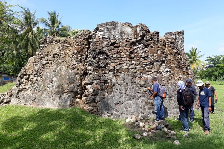 Sebuah bastion yang berbentuk segi delapan (Oktagon) sisa di reruntuhan Benteng Maas di Gorotalo Utara.