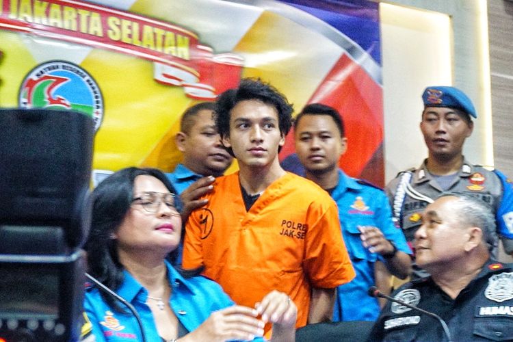 Artis peran Jefri Nichol dalam jumpa pers di Polres Metro Jakarta Selatan, Rabu (24/7/2019).