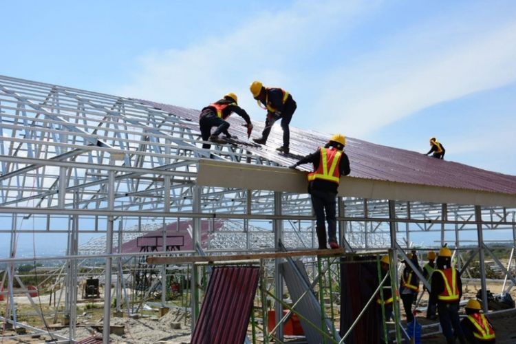 Pembangunan hunian sementara (huntara) untuk korban gempa bumi di Sulawesi Tengah.