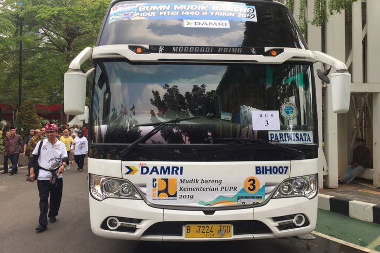 Salah satu bus yang digunakan peserta mudik bareng yang diselenggarakan Kementerian PUPR.