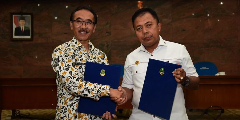 Plh. Sekda Prov. Jabar Daud Achmad melakukan Penandatanganan Nota Kesepahaman (MoU) antara Pemdaprov Jabar dan Komite Intelijen Daerah (Kominda) Jabar di Kota Bandung, Kamis (15/8/2019).