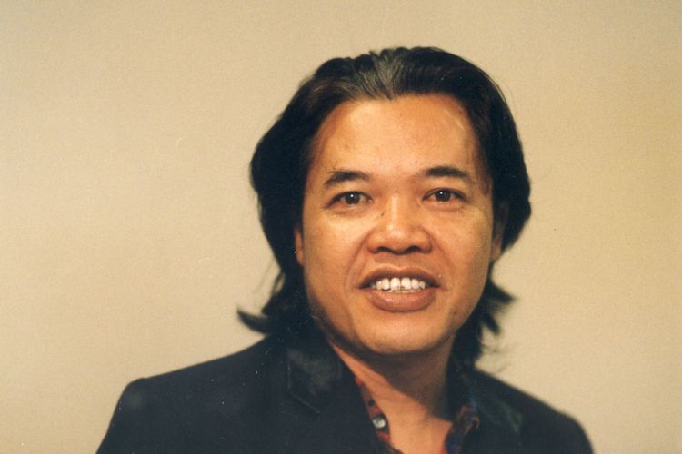 Arswendo Atmowiloto (1995).