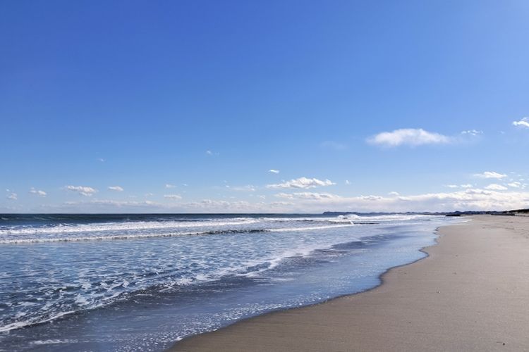 Pantai Shonan dan Enoshima, dapat kamu akses dari Stasiun Tokyo selama sekitar satu jam. (KARAKSA MEDIA PARTNER)
