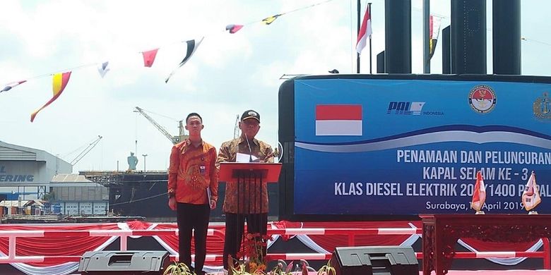 Menteri Pertahanan (Menhan)  Ryamizard Ryacudu meluncurkan Kapal Selam Alugoro-405 di Surabaya, Kamis (11/4/2019). 