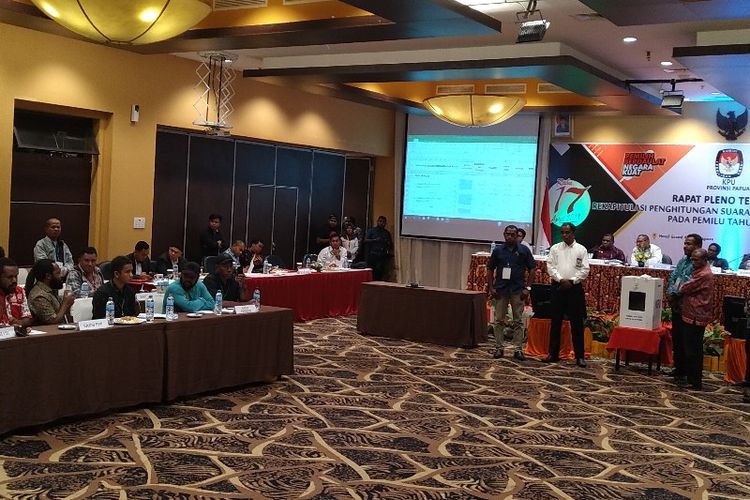 Pelaksanaan Rapat Pleno Terbuka Rekapitulasi Suara Provinsi Papua pada Pemilu 2019, di Kota Jayapura (16/5/2019) 