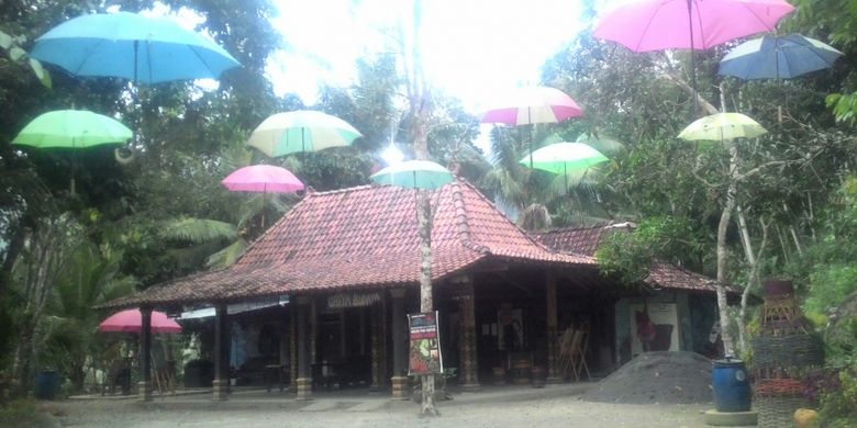 Salah satu tempat aktivitas berlatih belajar melukis bagi mereka yang ingin live in di Segajih, Kecamatan Kokap, Kulon Progo, Yogyakarta.