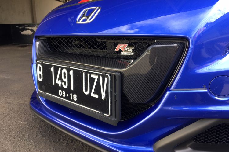 Ada penyematan logo Mugen di beberapa bagian panel Honda CR-Z