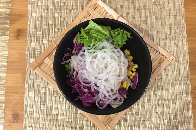 Menu baru dari Hokben, Tokyo Salad Bowl di Jakarta, Selasa (10/4/2019). 
KOMPAS.com/ANGGITA MUSLIMAH