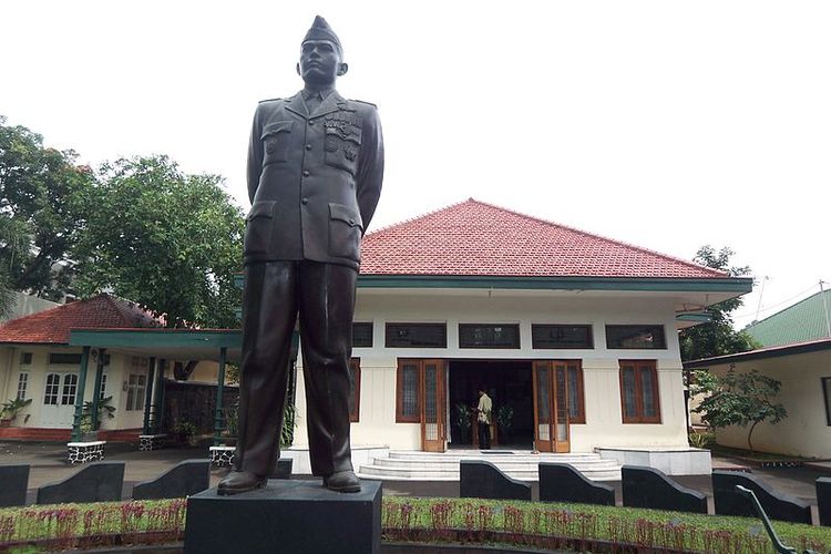 Kediaman Jendral Nasution yang sempat ditinggali oleh Kapten Pierre Tendean. Berlokasi di  Jl. Teuku Umar  no. 40, Jakarta Pusat, Jumat (6/10/2010)