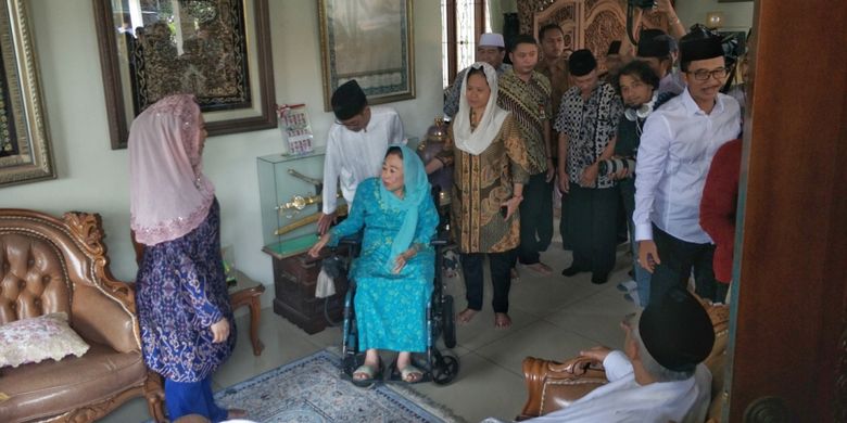 Calon wakil presiden Maruf Amin bertemu dengan istri Presiden ke-4 RI Abdurrahman Wahid atau Gus Dur, <a href='https://medan.tribunnews.com/tag/sinta-nuriyah-wahid' title='Sinta Nuriyah Wahid'>Sinta Nuriyah Wahid</a>, Rabu (26/9/2018) siang.
