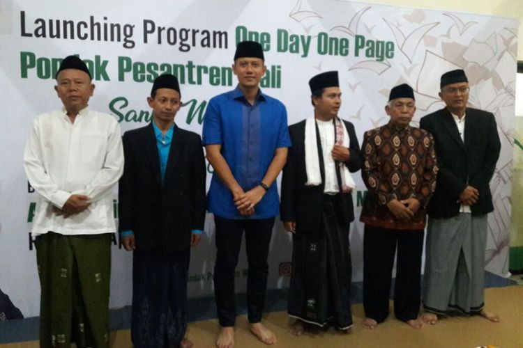 AHY dalam rangkaian road show AHY Sowan Jateng di Pondok Pesantren Wakaf Literasi Islam Indonesia (WALI) di Desa Candirejo, Kecamatan Tuntang, Kabupaten Semarang, Rabu (11/4/2018) sore. 