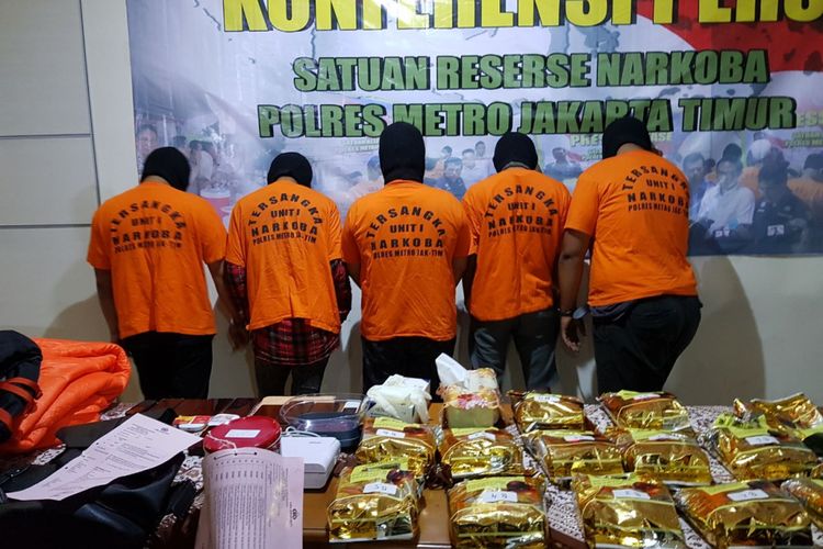 Lima tersangkan dengan barang bukti 14,5 kg sabu diamankan Polres Jaktim, Selasa (24/4/2018)