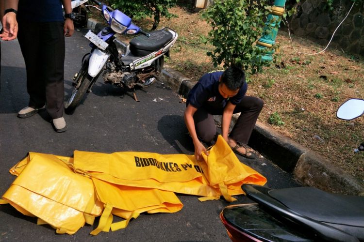 Kantong jenazah yang disediakan di dalam ambulans Subbid Dokpol Biddokkes Polda Metro Jaya. Foto diambil pada Jumat (18/5/2018).