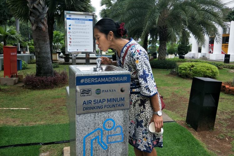 PT PAM Lyonaisse Jaya (Palyja) membangun sebuah fasilitas air siap minum di halaman Museum Nasional, Jalan Merdeka Barat, Gambir, Jakarta Pusat pada Rabu (7/11/2018).