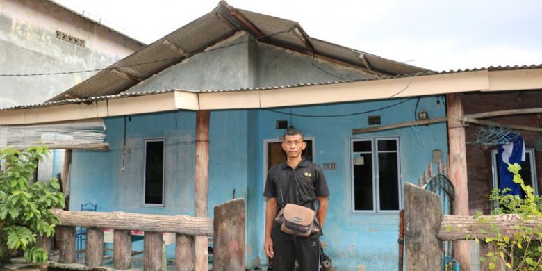 Kisah Buruh Bangunan Berhasil Kuliahkan Anak di UGM