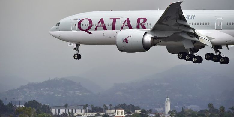 Pesawat milik Qatar Airways saat akan mendarat di Los Angeles, Amerika Serikat.  