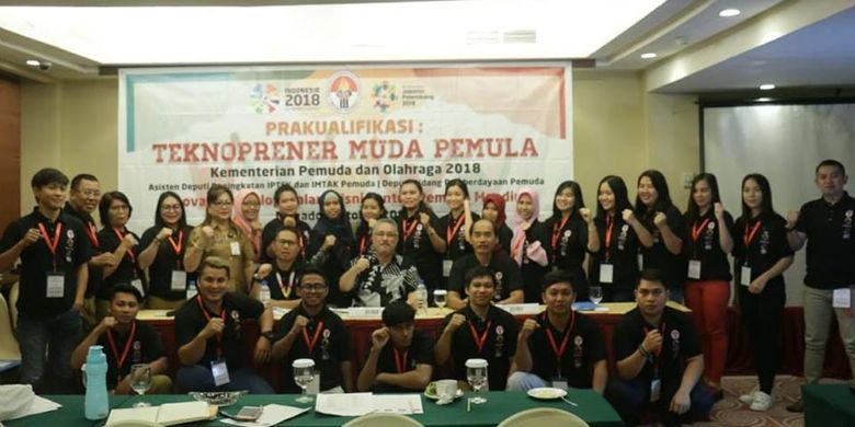  Kementerian Pemuda dan Olahraga melakukan seleksi terhadap lima pemuda pelaku usaha kecil terbaik untuk kategori penerapan inovasi teknologi dalam Acara Prakualifikasi Teknoprener Muda Pemula di kota Manado, Sulawesi Utara, Selasa (30/10)