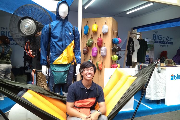 Kris Samuel, pemilik merek Uttara yang memroduksi peralatan outdoor ketika ditemui Kompas.com di acara Roadshow The Big Start Indonesia di kawasan Cihampelas, Bandung, Sabtu (21/7/2018).