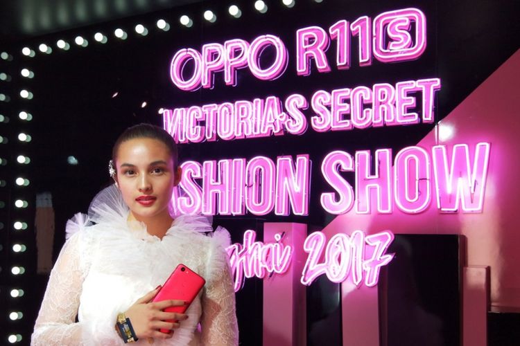 Chelsea Islan menghadiri Victorias Secret Fashion Show di Shanghai, China, pada Senin (20/11/2017). 