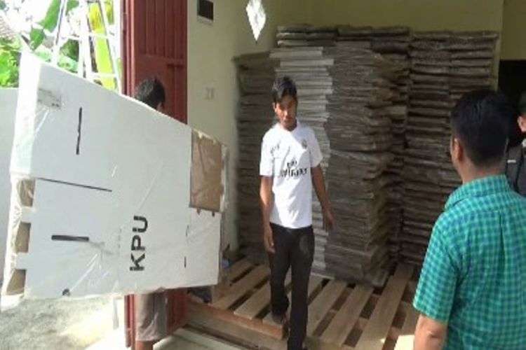 Logistik Pemilu 2019 berupa kotak sura sebanyak 6.301 tiba di Polewali Mandar, Sulawesi barat
