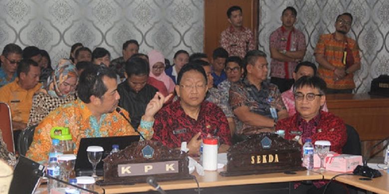 Pemerintah Provinsi Sulawesi Utara (Sulut) bersama Komisi Pemberantasan Korupsi (KPK) Republik Indonesia mengelar rapat koordinasi program pencegahan bidang optimalisasi penerimaan daerah di Kantor Gubernur Sulut, Kamis (14/02/2019).