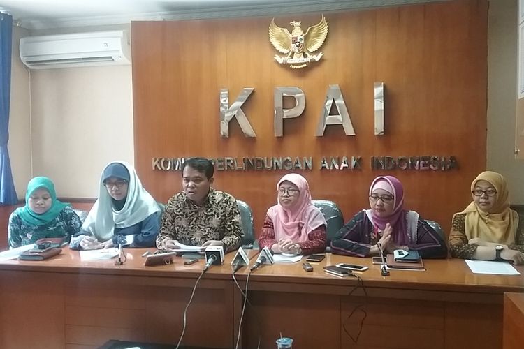 Komisi Perlindungan Anak Indonesia (KPAI) meminta DPR mencantumkan pelarangan iklan rokok dalam Undang-undang Penyiaran, Jakarta, Senin (16/10/2017).