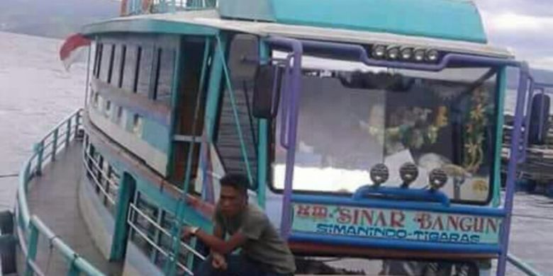 Kapal motor Sinar Bangun saat belum berlayar beerapa waku lalu sandar di Pelabuhan Simanindo, Kabupaten Samosir.