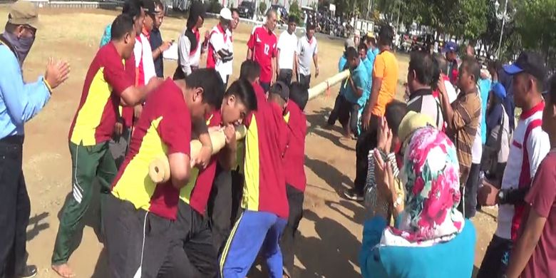 Olahraga tradisional Dagongan di Kabupaten Kendal, Jawa Tengah, Jumat (24/8/2018).