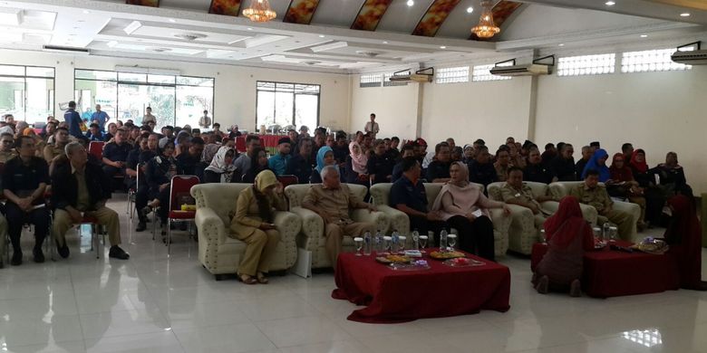 Sosialisasi aplikasi Smart Library dari Gramedia Digital Nusantara dalam Forum Musyawarah Kerja Kepala Sekolah SMP Kabupaten Karawang, Senin (24/9/2018). 