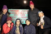 Sri Mulyani dan Luhut Binsar Mendaki Gunung Ijen Sampai Puncak Kawah