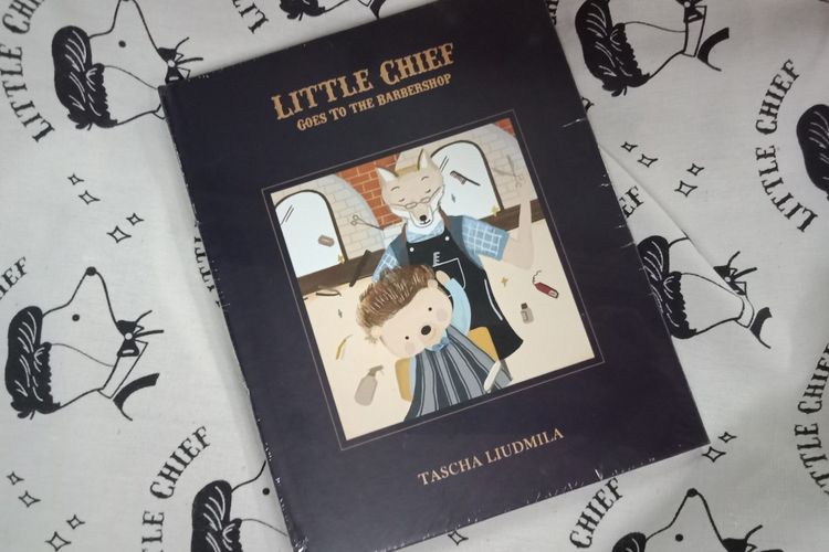 Peluncuran buku anak berjudul Little Chief Goes To The Barbershop karya presenter televisi Tascha Liudmila di Chief Barber, Coffee & Artspace Kemang, Jakarta Selatan, Senin (19/11/2018).