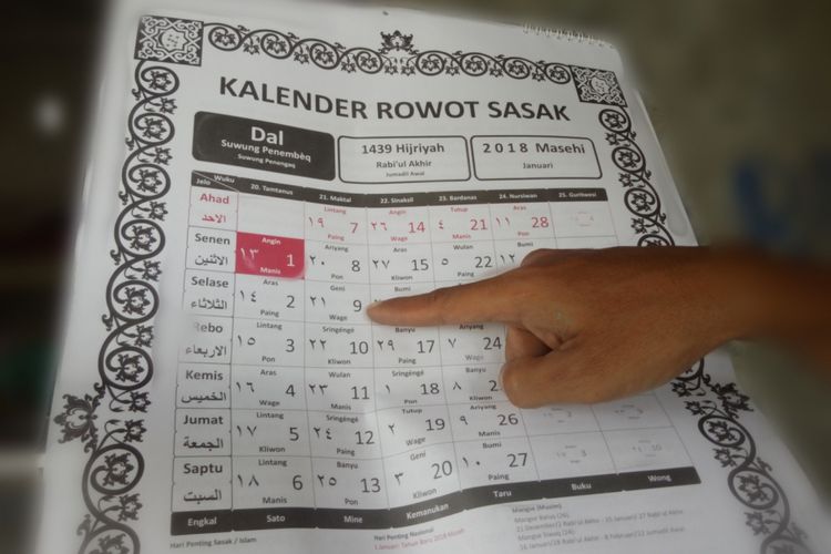 Wujud kalender Rowot Sasak yang diadopsi dari papan Warige milik suku Sasak.