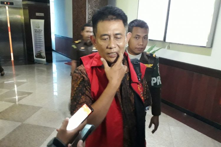 Tersangka kasus korupsi dana revitalisasi pasar Surabaya ditahan di rumah tahanan Kejati Jatim.