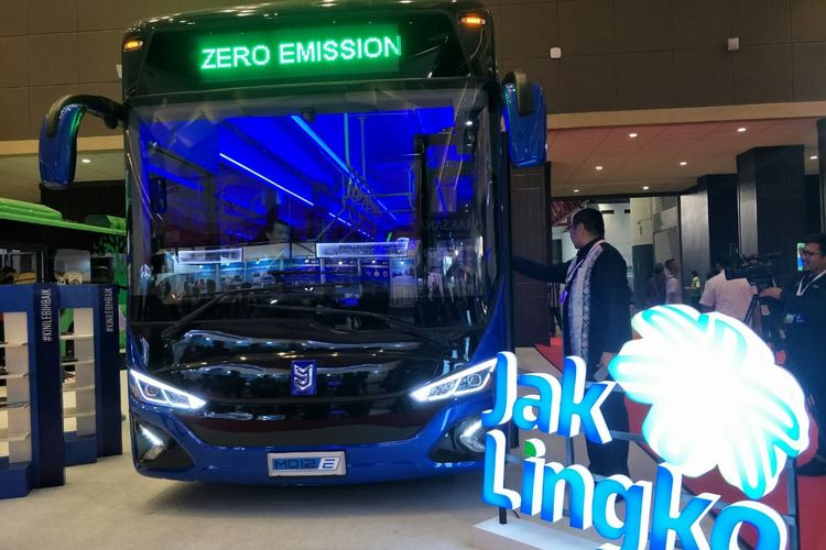 Bus listrik ramah lingkungan yang akan diuji coba PT Transjakarta. Foto diambil Kamis (21/3/2019)