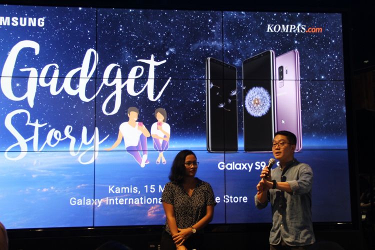 Travel blogger, Putri Anindya (kiri) dan fotografer, David Soong di acara Gadget Story Samsung Galaxy S9 di Caribou Coffee, Kamis (15/3/2018).