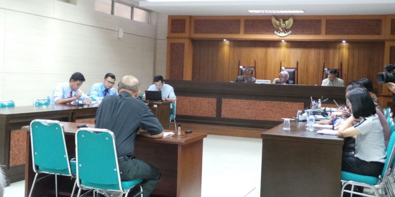 Sidang dugaan praktik monopoli antara PT Tirta Investama (Aqua) dan PT Balina Agung Perkasa (BAP) dengan PT Tirta Fresindo Jaya (Le Minerale), di kantor KPPU, Jakarta Pusat, Selasa (18/7/2017).