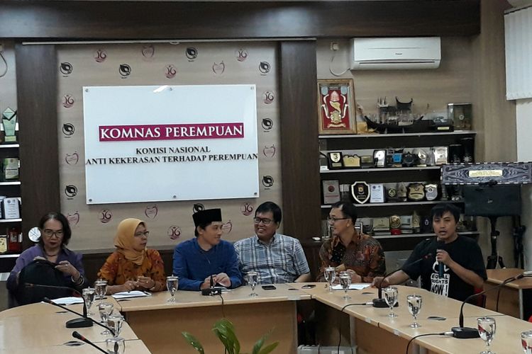 Konferensi pers penyerangan terhadap rumah warga jemaat Ahmadiyah Lombok Timur di Kantor Komnas Perempuan, Senin (21/5/2018). 