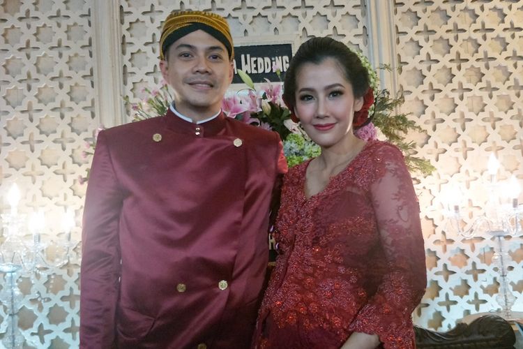 Ardina Rasti dan suaminya, Arie Dwi Andika, mengadakan acara siraman tujuh bulan kehamilan Rasti di Pendopo Kemang, Jakarta Selatan, Minggu (30/9/2018).