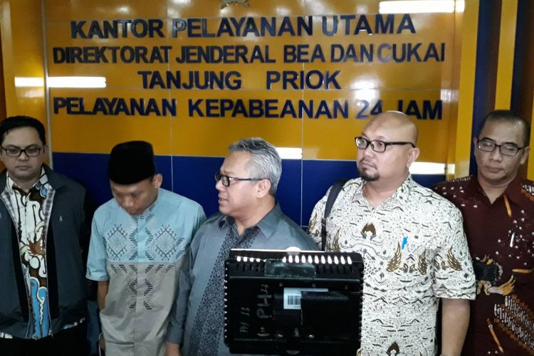 Komisioner KPU dan Bawaslu di kantor Bea Cukai Tanjung Priok, Jakarta Utara